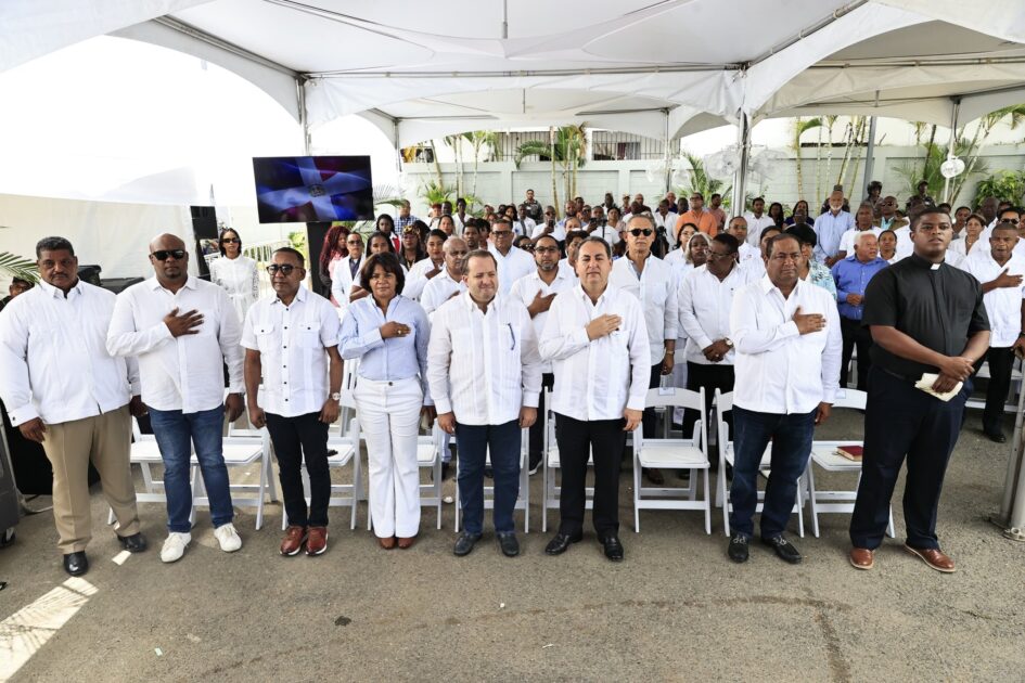 @JosePaliza y @DrMarioLama encabezan entrega de la renovada Emergencia del #HospitalPedroHeredia. encabezan entrega de la renovada Emergencia del #HospitalPedroHeredia