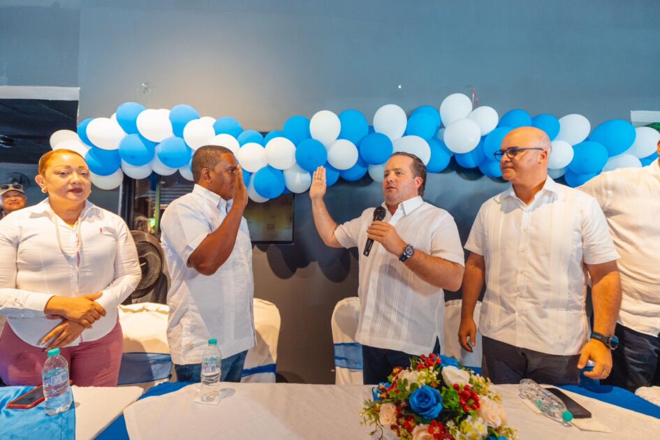 @JosePaliza El @PRM_Oficialsigue creciendo! Hoy damos la bienvenida a Tony Peña, director de la junta distrital La Isabela Histórica, quien pasa a formar parte de nuestras filas en un cálido acto de juramentación. ¡Enhorabuena..!