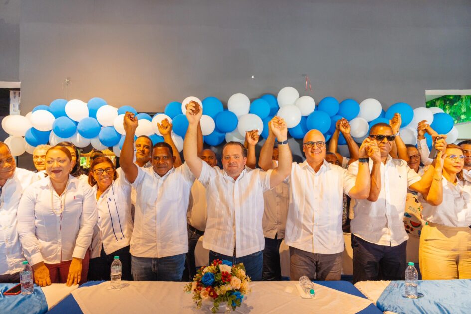 ¡El PRM sigue creciendo en Puerto Plata! Damos la bienvenida a Tony Peña, destacado director del Distrito Municipal de La Isabela Histórica, quien pasa a formar parte de nuestras filas en un acto de juramentación encabezado por el presidente del partido,@JosePaliza