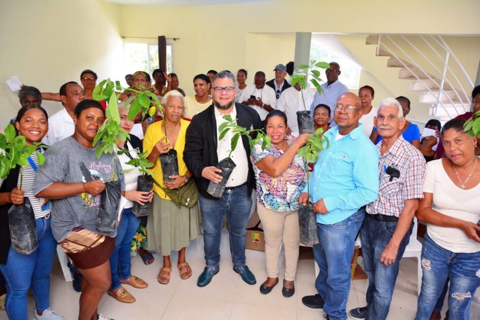 @CaamanoVive @Feda_RD sigue sembrando desarrollo y dignidad en el corazón del campo dominicano