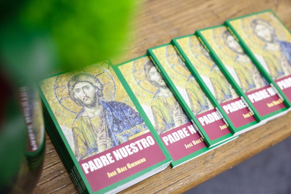 @DavidColladoM Felicita a su amigo@JoseBaezGuerre1 por la puesta en circulación de su nuevo libro Padre Nuestro