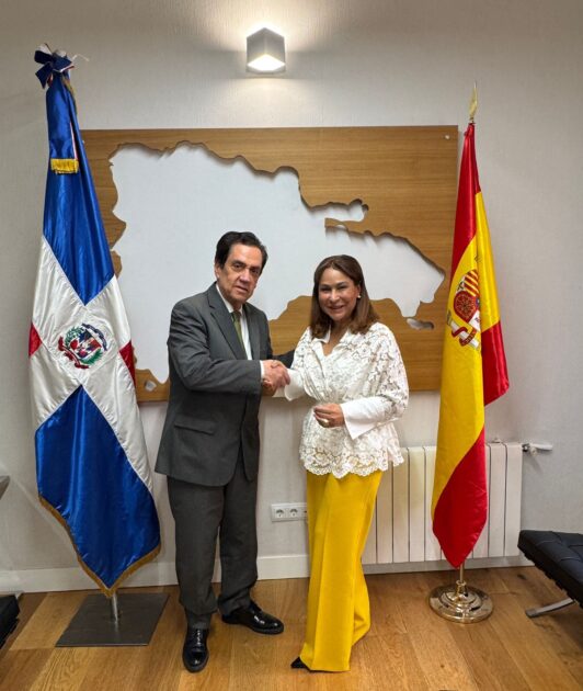 @MMujerRD @MayrajimenezTFJ, sostuvo un encuentro con el embajador de la República Dominicana ante el Reino de España, @tony_rafu