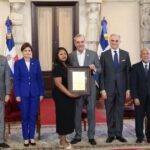 @EducacionRDO Durante la ceremonia de premiación también entregamos la “Medalla al Mérito Magisterial 2025”, este es un reconocimiento especial a nuestros maestros dominicanos residentes en Estados Unidos