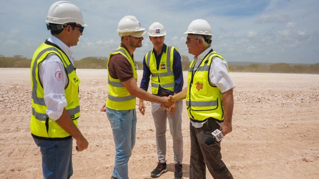@SigmundFreund Estamos en Pedernales junto al equipo de Telesistema, quienes nos acompañan en una cobertura especial sobre el proyecto Cabo Rojo