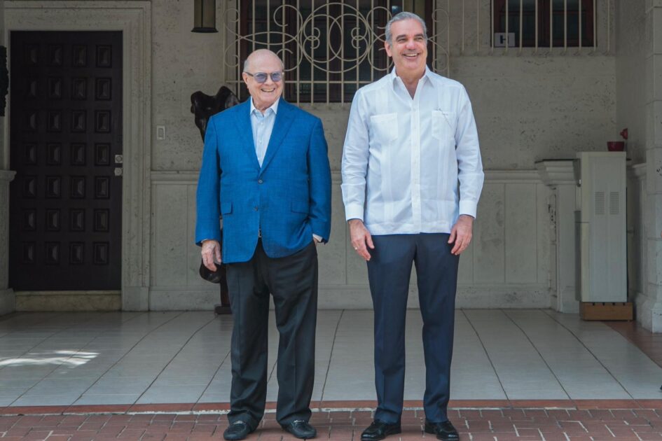 @LlegoPapa recibe en su casa al presidente @LuisAbinader para conversar sobre los avances del Diálogo Nacional sobre la crisis haitiana