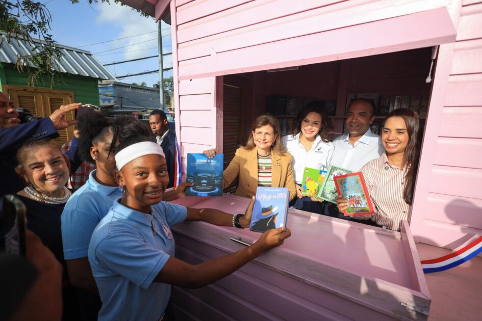 @RaquelPenaVice @ViceRDo  inicia “Fiesta de la Lectura” con jóvenes del Liceo Vicente Vargas en SDN