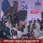 @LuisAbinader llega acompañado de la primera dama Raquel Arbaje, donde dejará inaugurada la circunvalación de Baní.