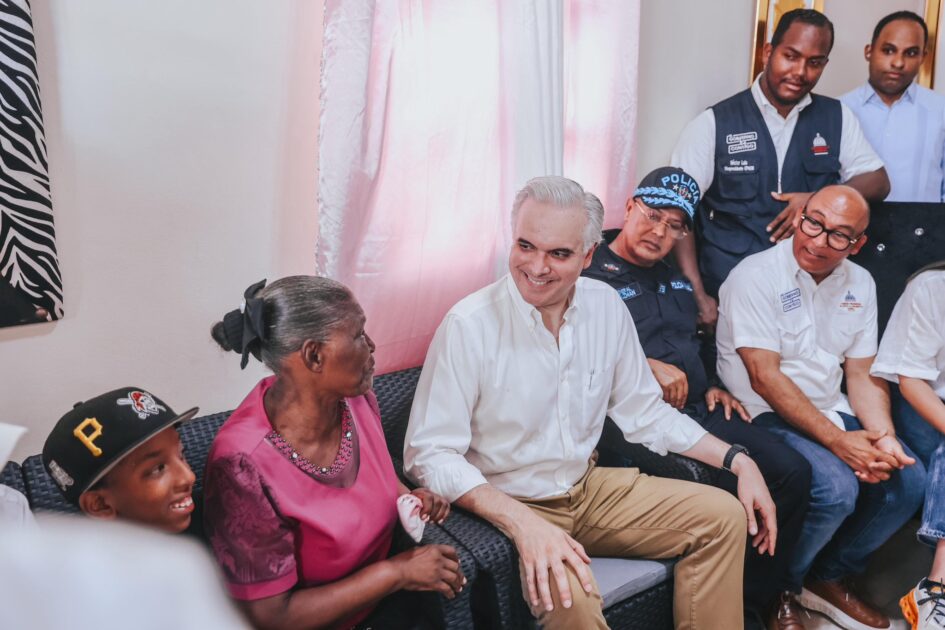 @LMDeCamps Para terminar la jornada en Capotillo, acompañamos al presidente @luisabinaderen el Programa de la Familia Inclusiva