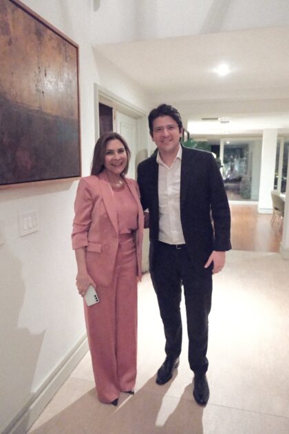 @CarolinaMejiaG recibe la notica del fallecimiento de Miguel Uribe