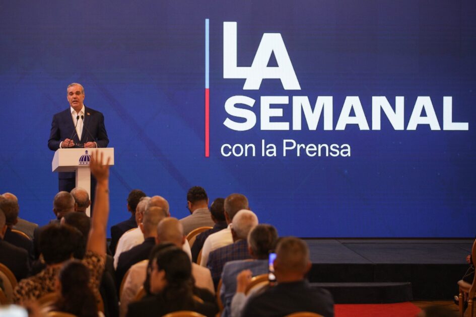 @LuisAbinader, junto a la vicepresidenta @RaquelPenaVice, encabezó el diálogo de «La Semanal», donde se presentaron los resultados alcanzados por el país durante los últimos cinco años de gestión