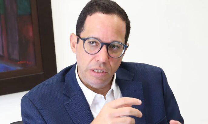 @SigmundFreund En nuestra reciente visita al @PeriodicoHoy, conversamos sobre dos importantes temas: La modernización del Estado y los avances del programa Burocracia Cero, con logros como el permiso de viaje para menores 100 % digital