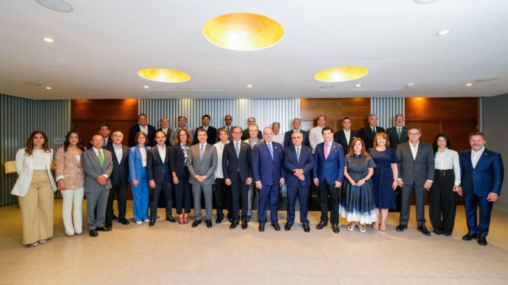 @Magindiazrd sostuvo hoy un encuentro con la Junta de Directores del Consejo Nacional de la Empresa Privada (CONEP)