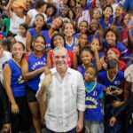 @LuisAbinader ¡El cambio se vive también en la cancha! junto con el @Miderec_RD, inauguró el polideportivo remozado de Las Caobas