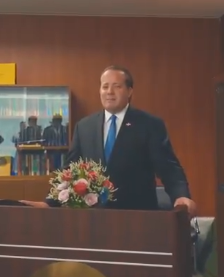 @JosePaliza Una esquina de nuestro calor y esencia, en el equipo de hombres y mujeres que conforman la delegación diplomática de República Dominicana en Tokio