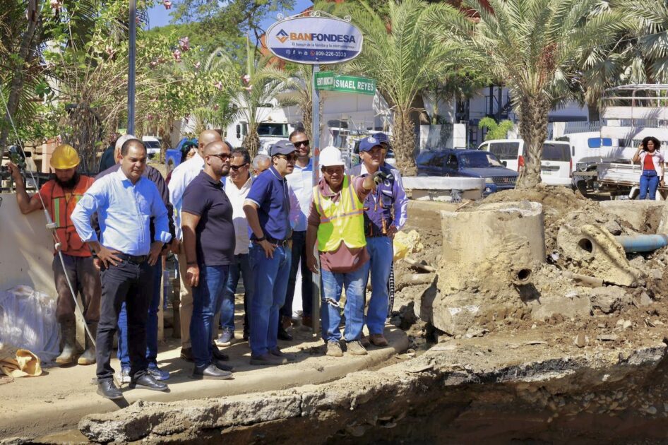 WArnaudBisono En #Mao, junto al alcalde Yohendy Jiménez, la gobernadora Marta Collado y el diputado José Valenzuela, supervisamos la planta de tratamiento y el alcantarillado sanitario