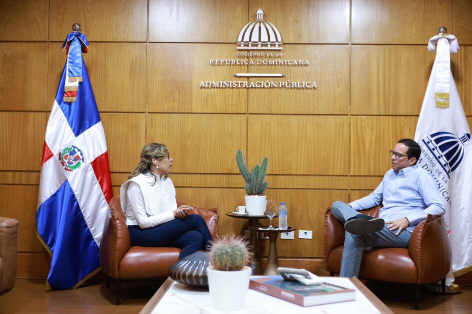 @SigmundFreund Hoy recibimos en el @MapRDo a Francina Hungría, ingeniera civil y fundadora de la Fundación Francina Hungría, ejemplo vivo de resiliencia e inclusión