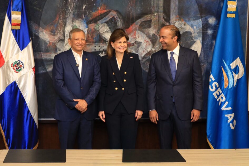 @RaquelPenaVice encabezó la juramentación del señor Leonardo Aguilera como presidente ejecutivo de @BanreservasRD