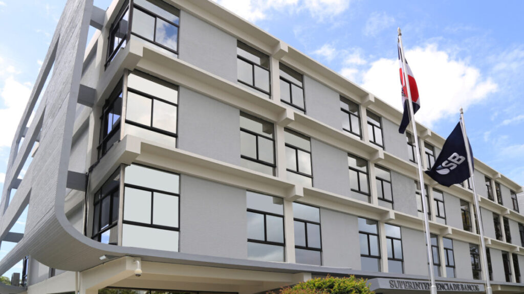 Nueva norma de la SB dispone que usuarios puedan cancelar productos por vía digital