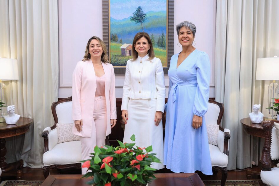 @RaquelPenaVice se reunió con Gloria Reyes, directora ejecutiva de la Dirección de Desarrollo Social Supérate, con el objetivo de dialogar sobre acciones que contribuyan a seguir mejorando la calidad de vida de los dominicanos