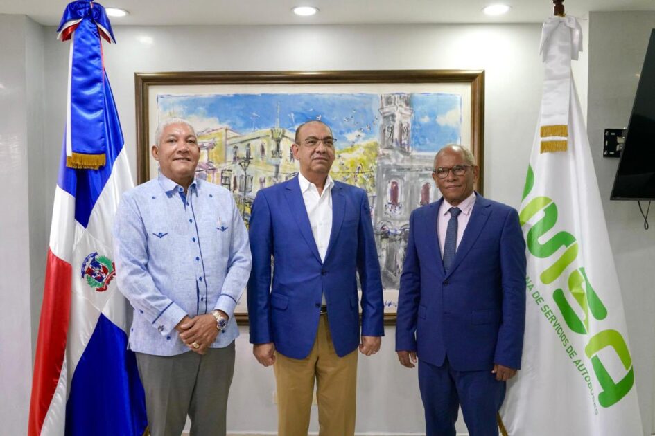 @DeligneAB Ayer tuve el honor de juramentar al ingeniero Onésimo Gonzálezcomo nuevo vicepresidente ejecutivo de la @omsa_rd , designado por el presidente @LuisAbinader mediante el decreto 461-25