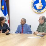 @FelixReynaE agradece a Elizabeth mateo e iñigo Larrazabal del @PRM_Oficial por su receptividad y espíritu de colaboración