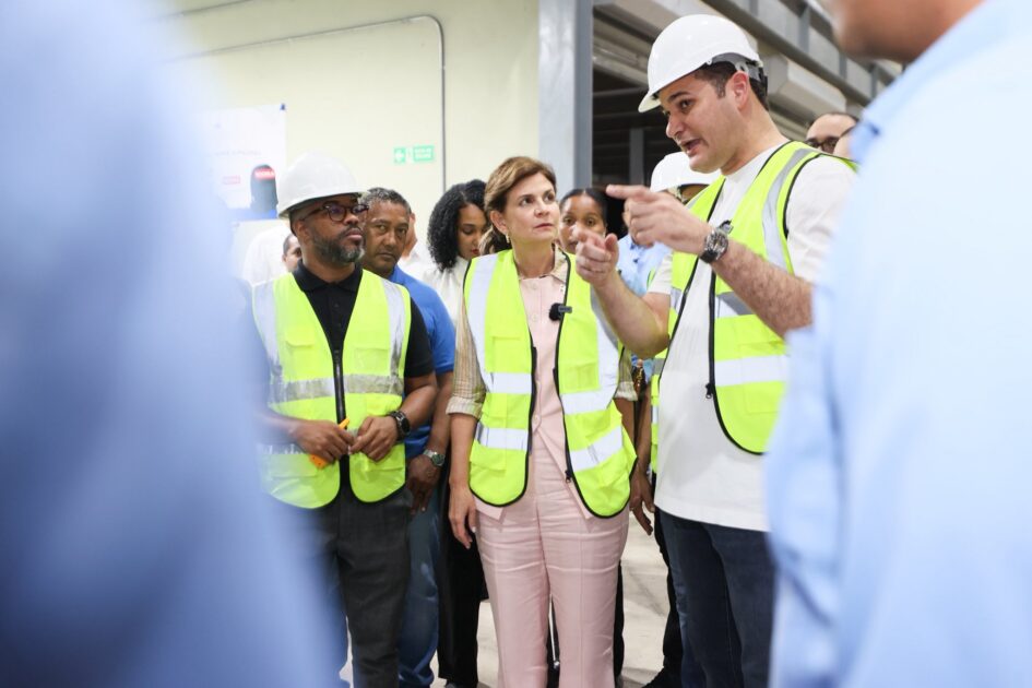 @RaquelPenaVice supervisó los despachos de utilería escolar a los centros educativos del país, una labor coordinada por @inabierd como parte del plan de acción