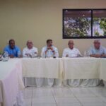 @AgriculturaRD El ministro Limber Cruz encabezó la reunión de la Comisión Nacional Arrocera. Los inventarios de arroz superan los 8,094,000 quintales, 2.6 millones más que en agosto 2024. ¡La cosecha 2025 se perfila como la más grande de la historia