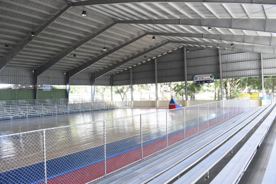 @LuisAbinader Evalua la creación de un polideportivo en El Café de Herrera