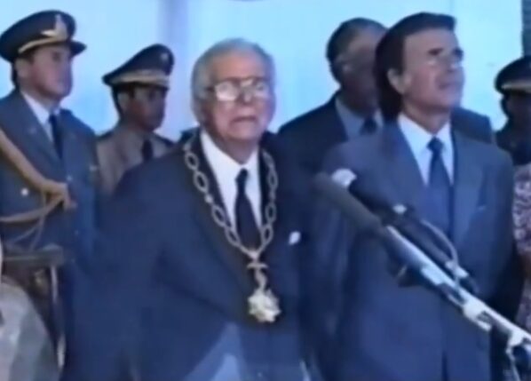 @RogelioGenao Dos grandes inmortales de la Política Continental: Joaquín Balaguer y Carlos Saúl Menem