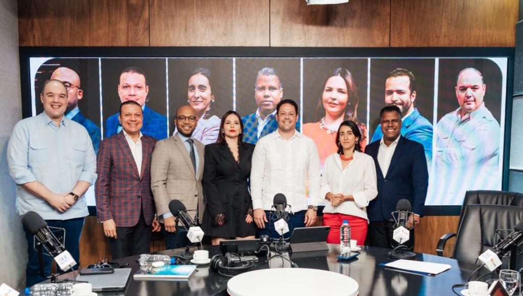 @CarlosBonillaRD agradece al equipo de @Rumba985fm por la oportunidad de compartir el trabajo que hacemos