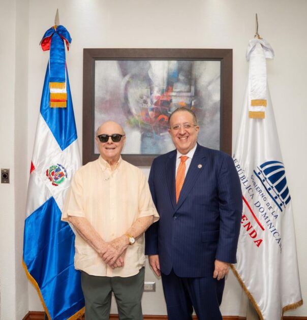 @MinHaciendaRD recibió este martes en su despacho al expresidente de la República, Hipólito Mejía, en una visita de cortesía