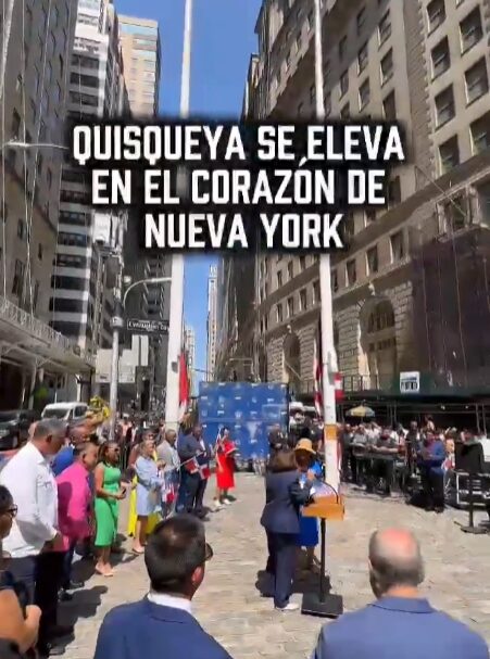 @ChuVasquez Hoy, en el corazón de Manhattan, nuestra bandera tricolor ondeó con orgullo en Bowling Green Park