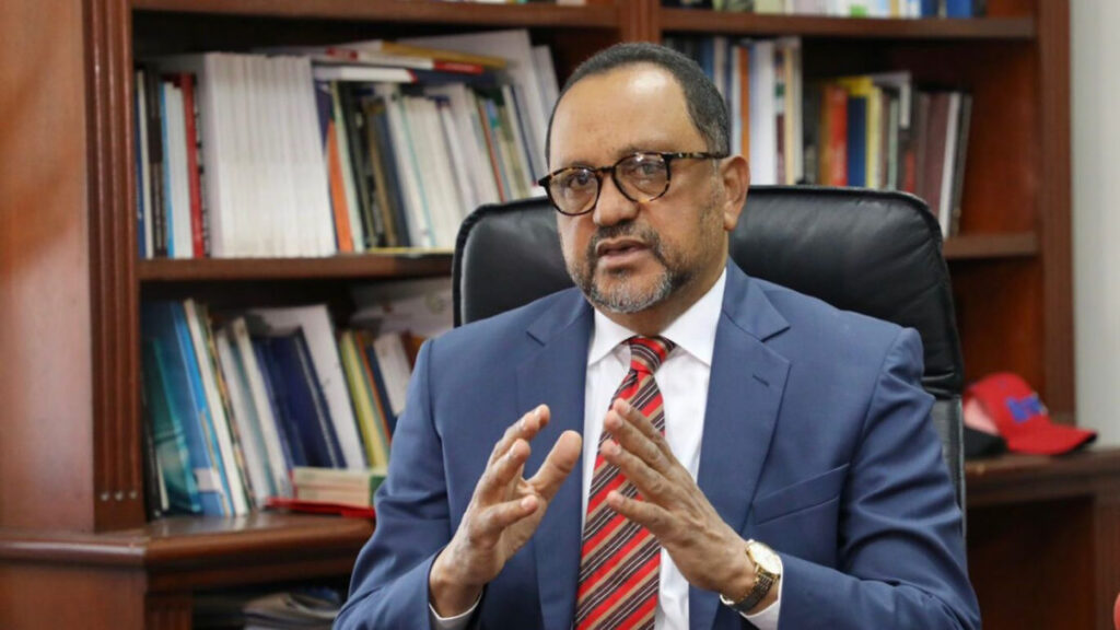 @AntolianoPR Peralta Romero afirma no hay movimientos de decretos de cambios en el Gobierno, por el momento