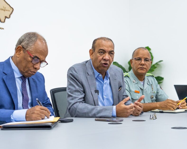 @DeligneAB estamos trabajando para garantizar que la movilidad en los alrededores de más de 20 centros educativos del Distrito Nacional sea más ágil y segura @DeligneAB