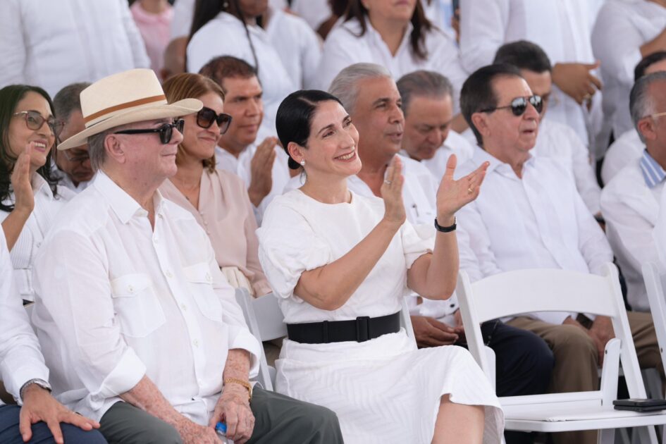 @RaquelArbaje Hoy acompañé al presidente @LuisAbinader en la inauguración de la carretera de circunvalación de Baní