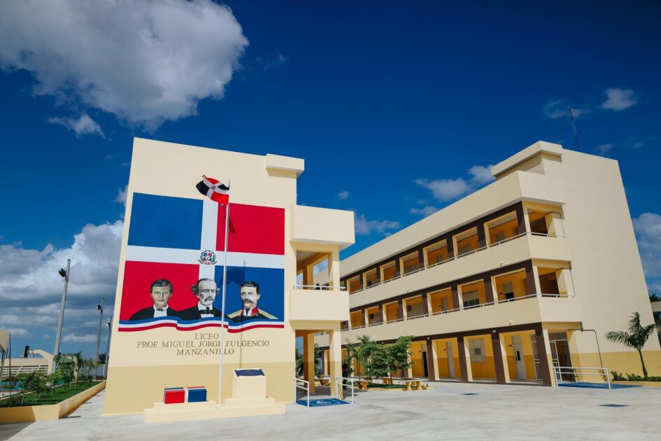 @EducacionRDO Seguimos impulsando la educación en la Sultana del Este, que garantiza calidad en la enseñanza