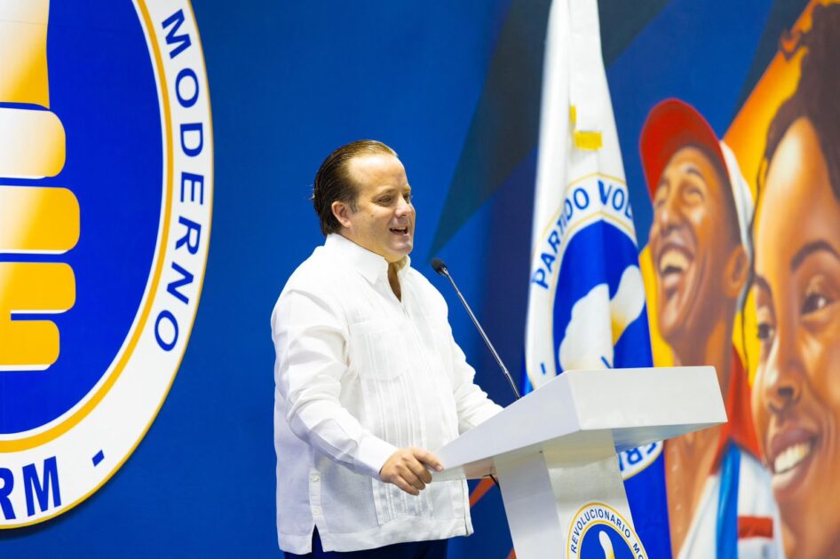 @PRM_Oficial Con la participación de los miembros de la Dirección Ejecutiva y la distinguida presencia del expresidente @llegopapa, el presidente del PRM @JosePaliza junto a nuestro secretario nacional de organización @DeligneAB, se realiza reunión en la casa nacional del PRM