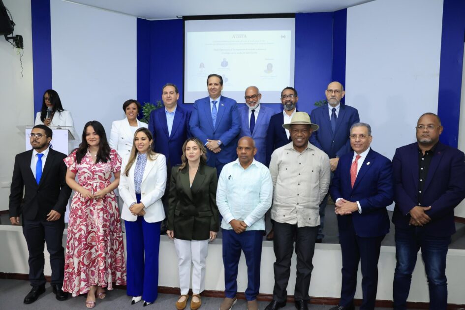 @DrMarioLama Participamos en el diálogo “Cobertura mediática del derrumbe del techo de la discoteca Jet Set