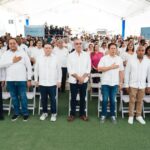 @SanzLovaton acompaña a @LuisAbinader y al ministro @Carlosbonillard a la entrega de 80 apartamentos del programa @pfamiliafelizrd