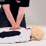 PRIMEROS AUXILIOS | ¿Cómo dar RCP ( Reanimación Cardio Pulmonal) de la manera correcta?