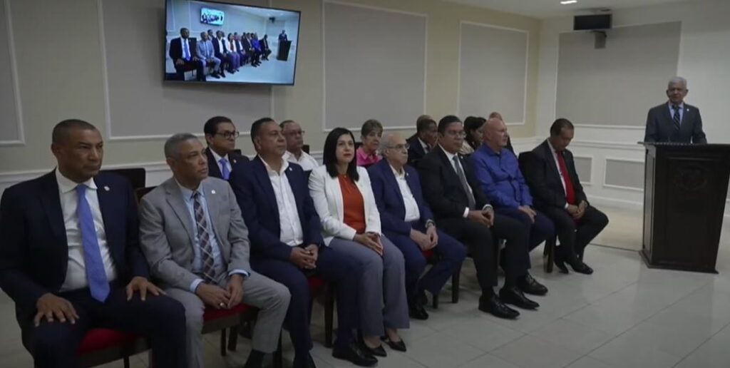 Firma de Acuerdo Interinstitucional Colaboración entre el @SenadoRD y el Ministerio de Medio @AmbienteRD