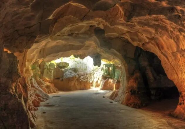 Presidente @LuisAbinader emite decreto que modifica la integración de Comisión Presidencial de las Cuevas del Pomier PATRIMONIO HISTÓRICO DE LA RD