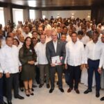 Presidente @LuisAbinader anuncia RD 4,000 millones para aceras y contenes en todo el país