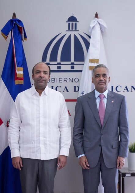 @SPereyraRojas se reúne con el ministro de Energía y Minas,@joel.santosechavarria, para hablar sobre los retos y oportunidades del sector energético y minero