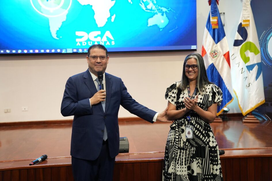 @AduanaRD @SanzLovaton juramentó a Raquel Soriano como nueva subdirectora técnica de la #aduanasrd