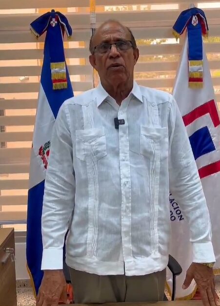 @RDTitulacion Francisco Sandoval da la bienvenida a las nuevas oficinas de la UTECT en la provincia de Samaná, donde operará la División Regional Cibao Nordeste