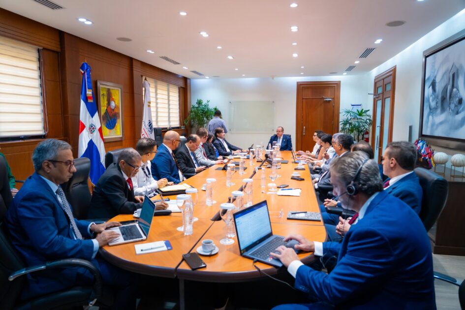 @MinHaciendaRD @MaginDiazRD recibió este lunes a la delegación del Fondo Monetario Internacional (FMI)