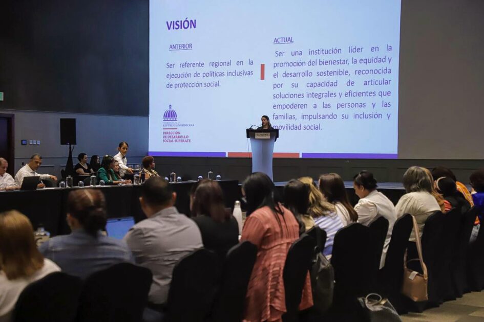 @GloriaReyesG presenta su Plan Estratégico Institucional, el renovado marco misional y la nueva arquitectura organizacional fruto de la fusión