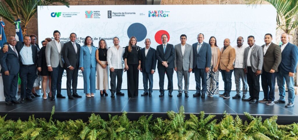 CarolinaMejiaG Como alcaldesa he visto cómo la inversión local transforma comunidades, y como dominicana comprometida con el futuro de mi país