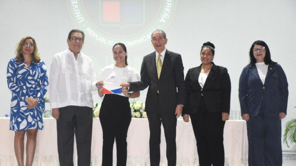Gobierno otorga 208 becas nacionales a estudiantes de la Universidad Nacional Pedro Henríquez Ureña (Unphu)